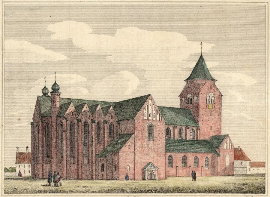 Aarhus Clemens Domkirke set nordøst fra med de to kapeller, der rummede biblioteket under det skrå tag på nordsiden af korsarmen.  Efter tegning af J. Kornerup 1855