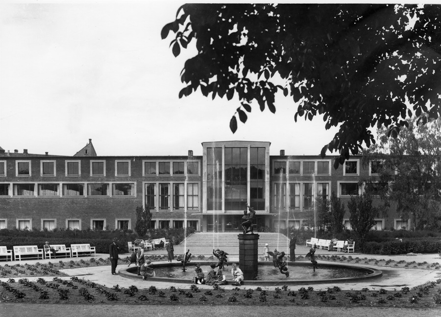 Aarhus Folkebibliotek i Mølleparken, 1936.  Fotograf ukendt.