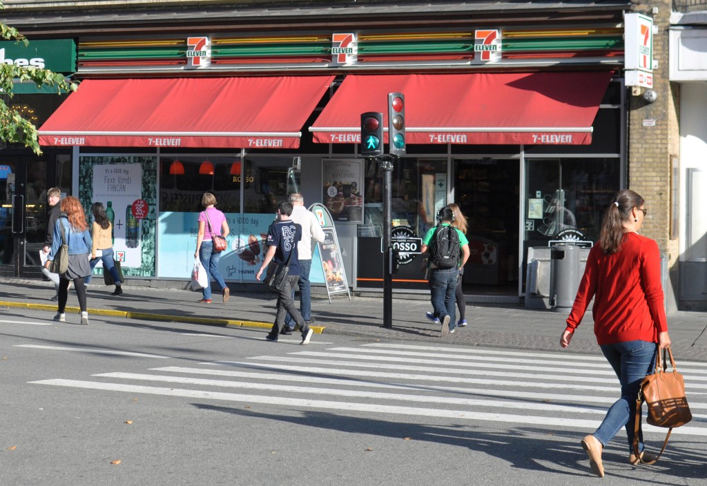 7-Eleven vil i 2014-gaden repræsentere en butik, hvor man kan købe de dagligvarer, man lige står og mangler. 